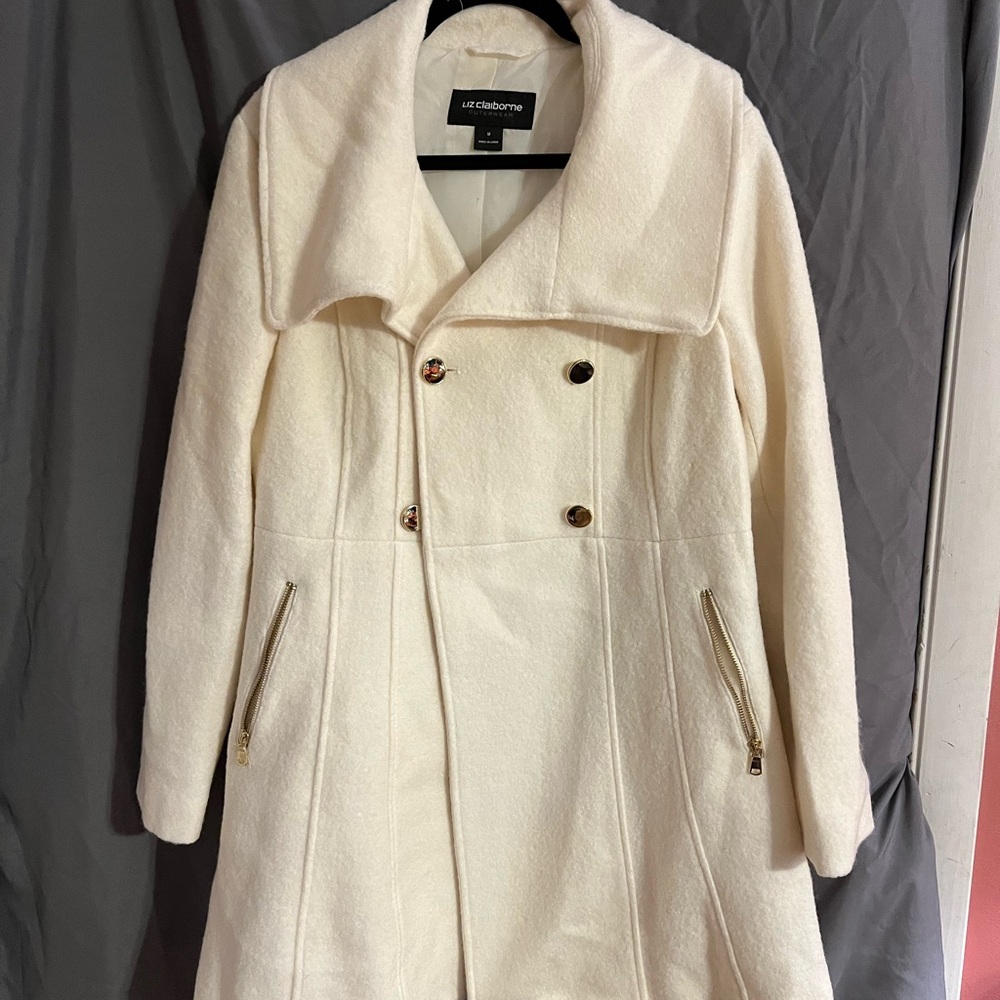 Liz Claiborne cream wool winter coat. Size medium. Like new without tags.